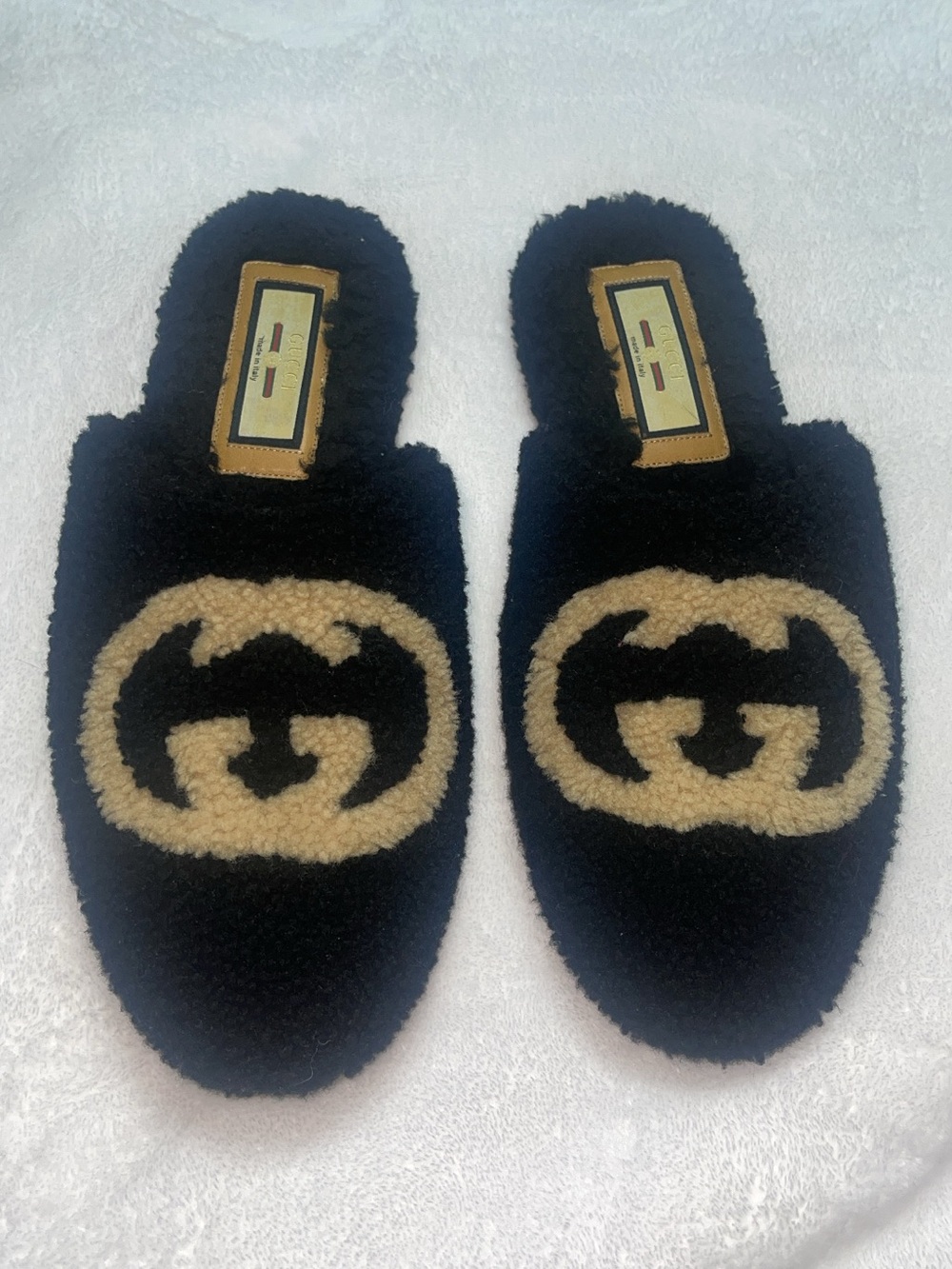 Men’s 10 GUCCI Slippers